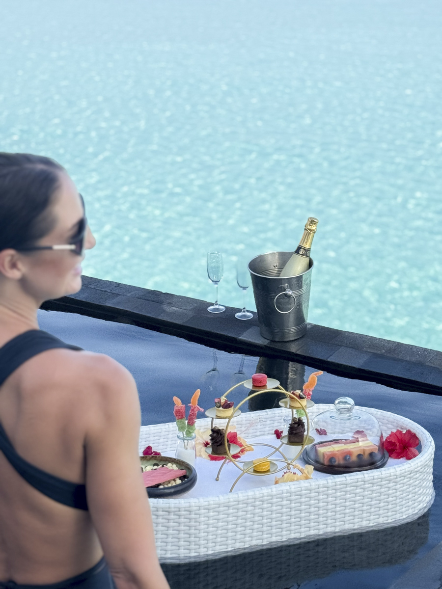 hoch kulinarik floatingsundowner 6 kuredhivaru malediven COCOtravel