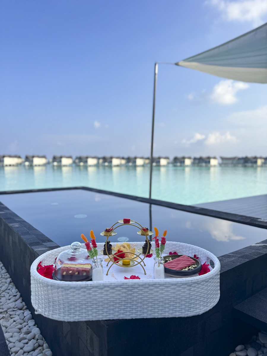 hoch kulinarik floatingsundowner kuredhivaru malediven COCOtravel