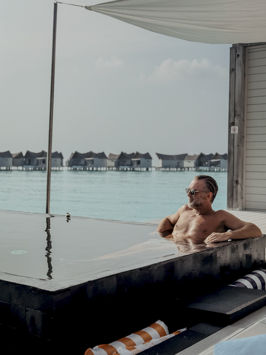 hoch villa pool andi kuredhivaru malediven COCOtravel