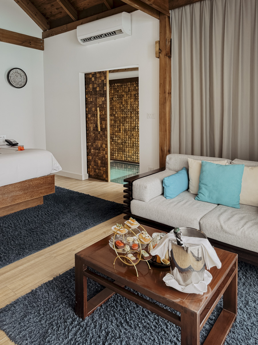 hoch villa wohnbereich1 kuredhivaru malediven COCOtravel
